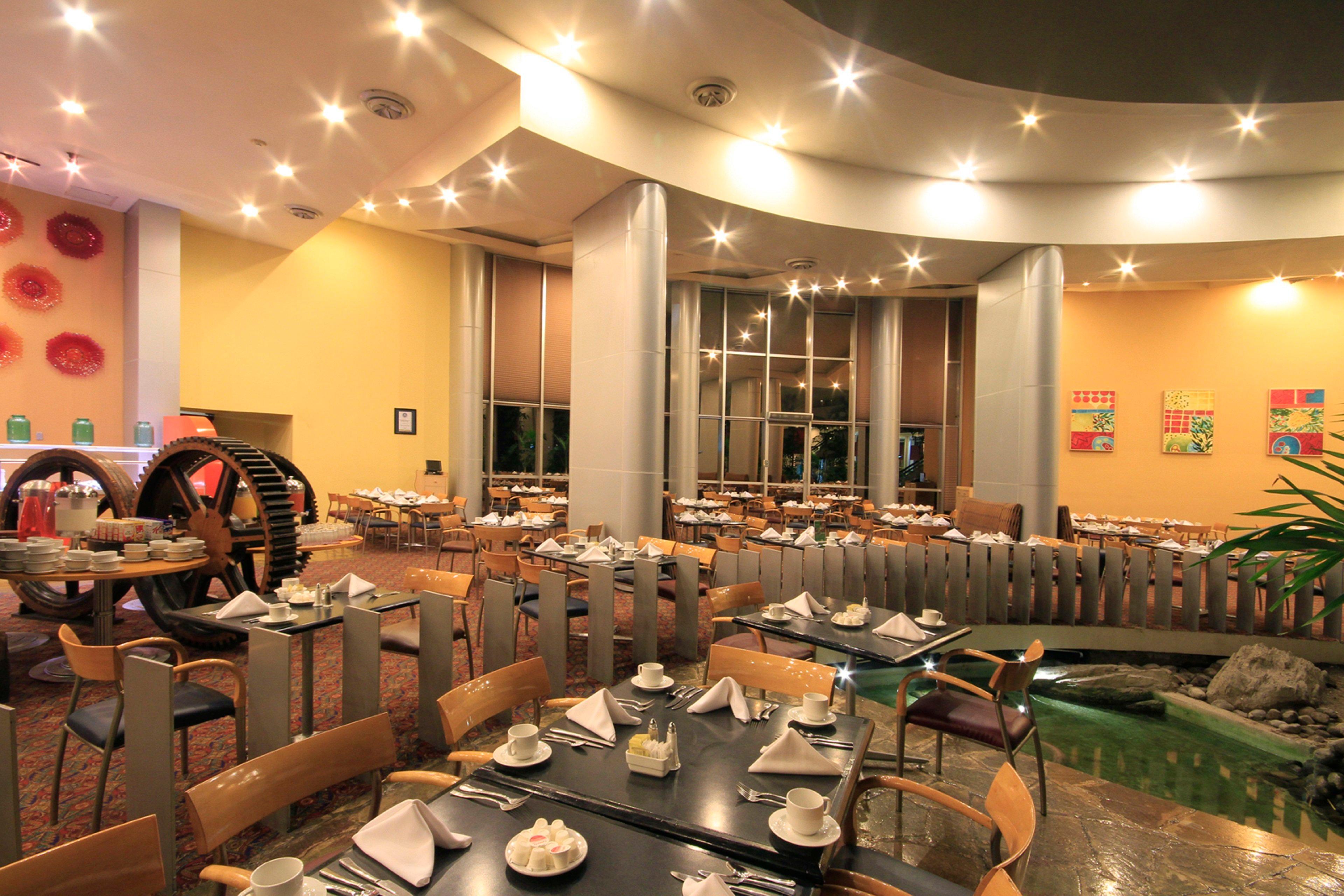 Holiday Inn Monterrey-Parque Fundidora By Ihg Buitenkant foto The restaurant