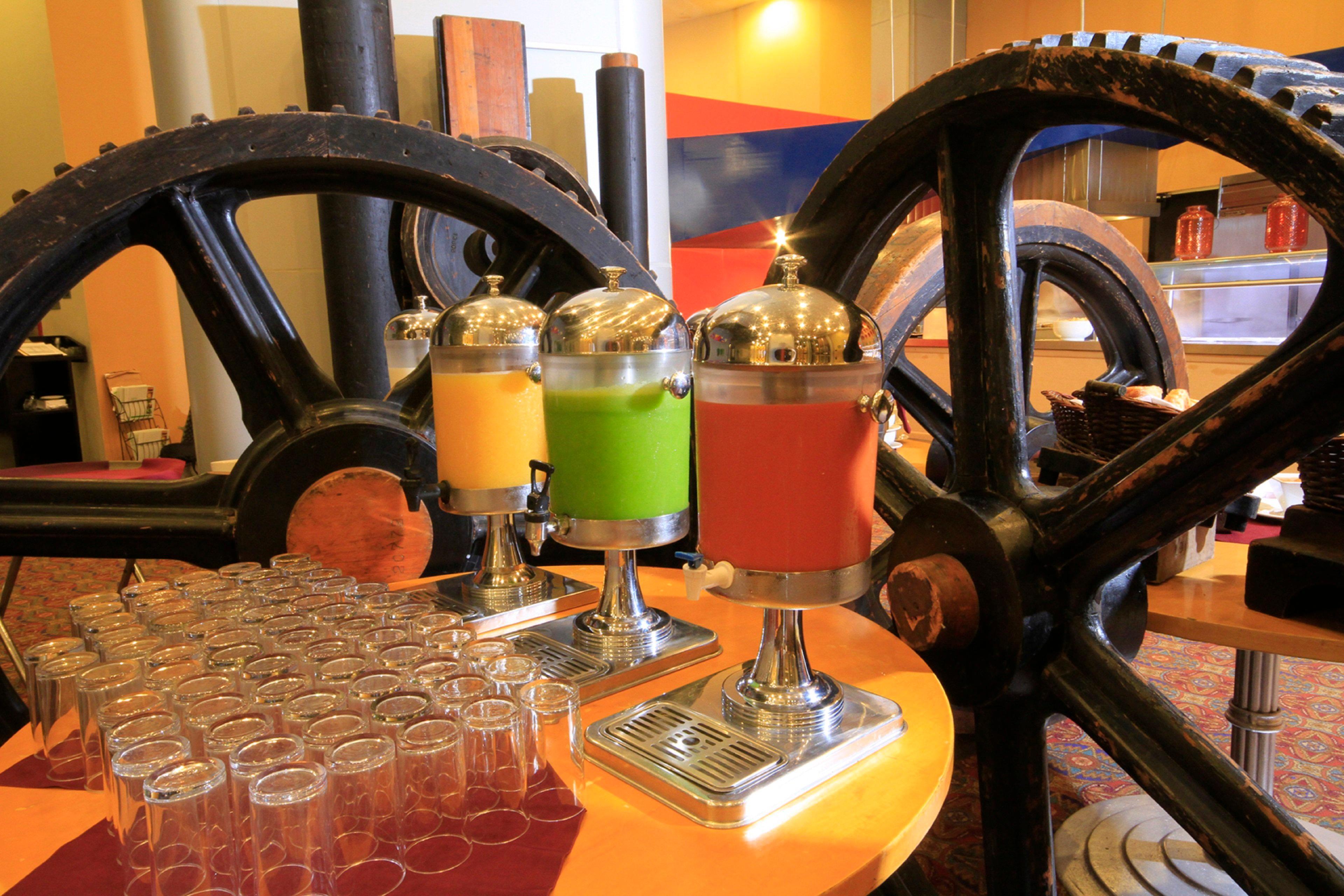 Holiday Inn Monterrey-Parque Fundidora By Ihg Buitenkant foto Juice dispensers