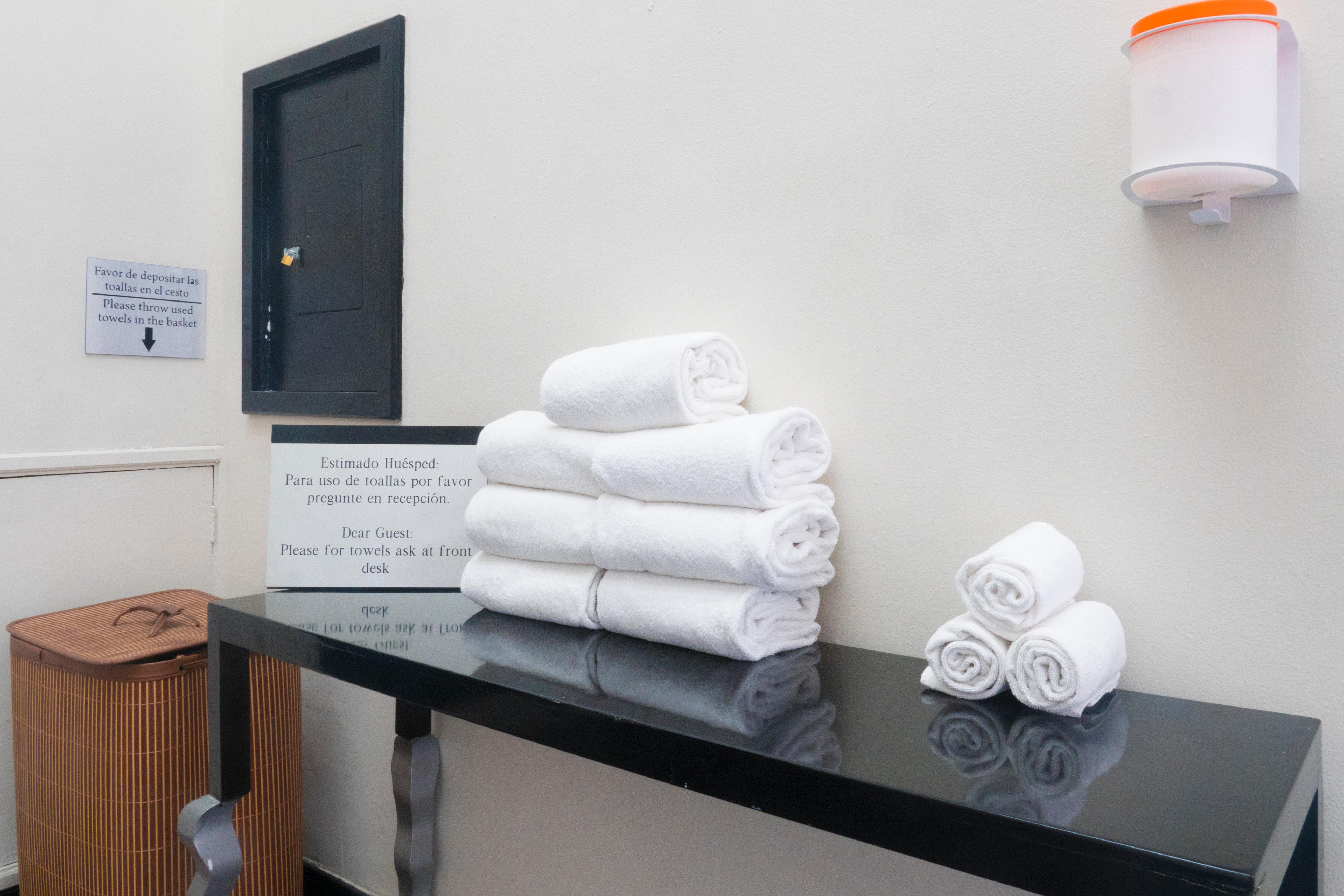 Holiday Inn Monterrey-Parque Fundidora By Ihg Buitenkant foto Clean towels in a hotel room