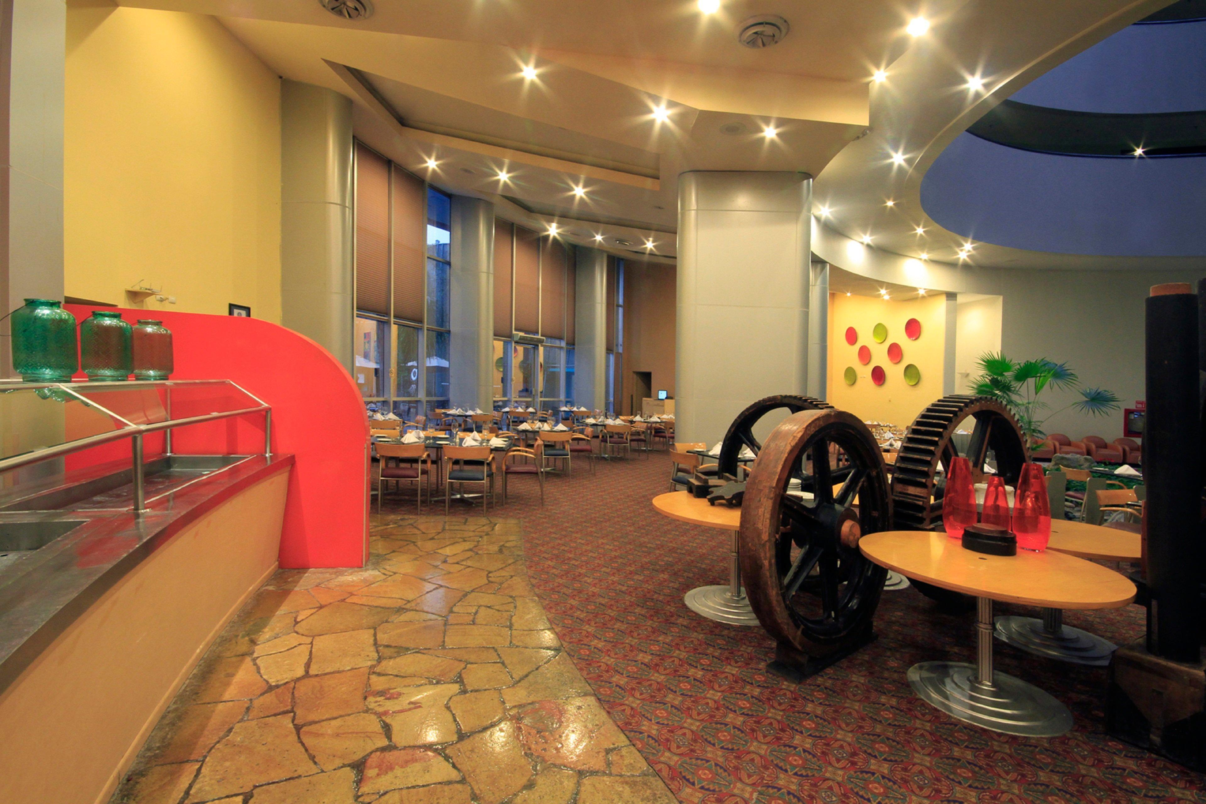 Holiday Inn Monterrey-Parque Fundidora By Ihg Buitenkant foto The restaurant