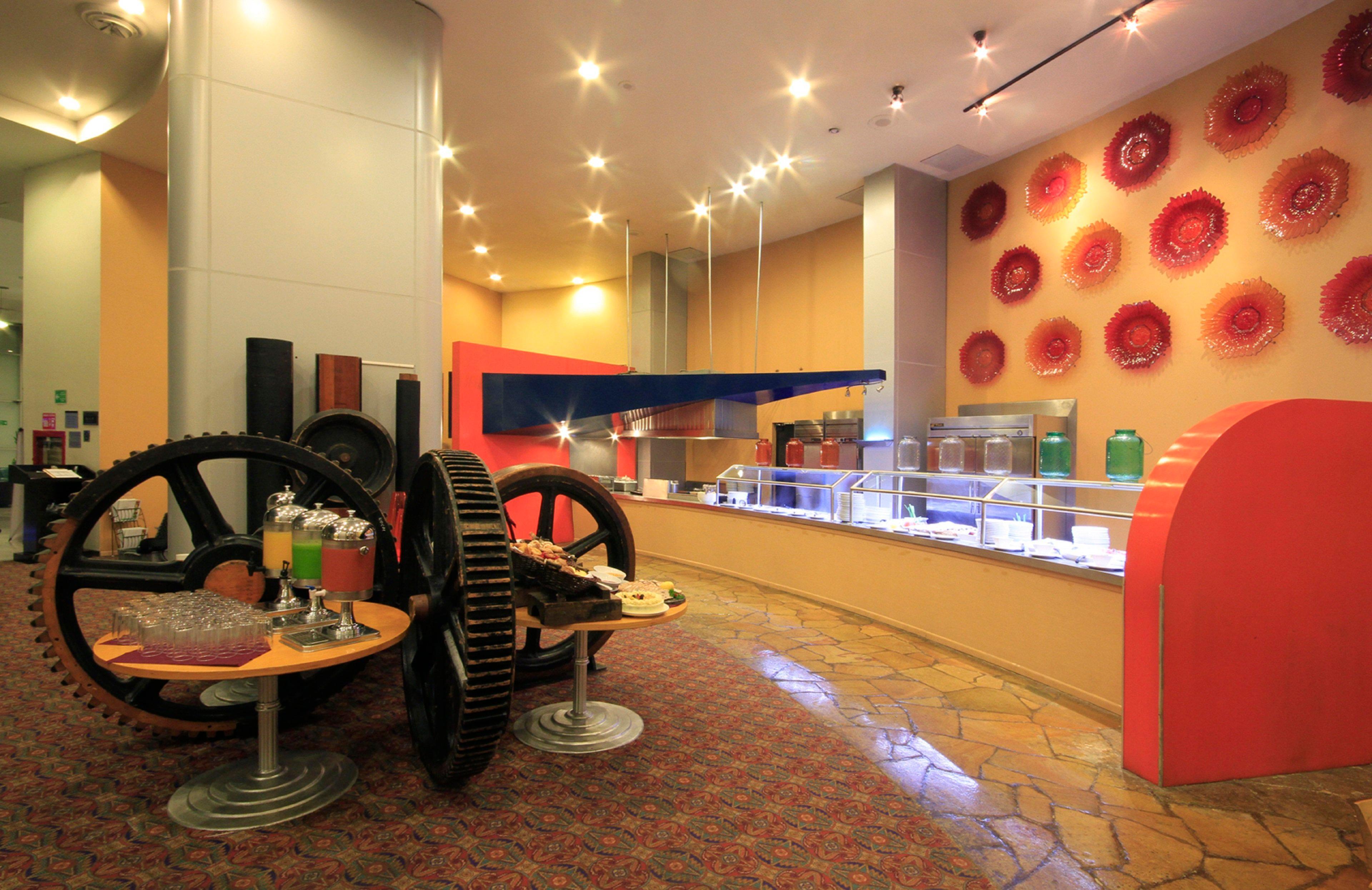 Holiday Inn Monterrey-Parque Fundidora By Ihg Buitenkant foto The interior of the restaurant