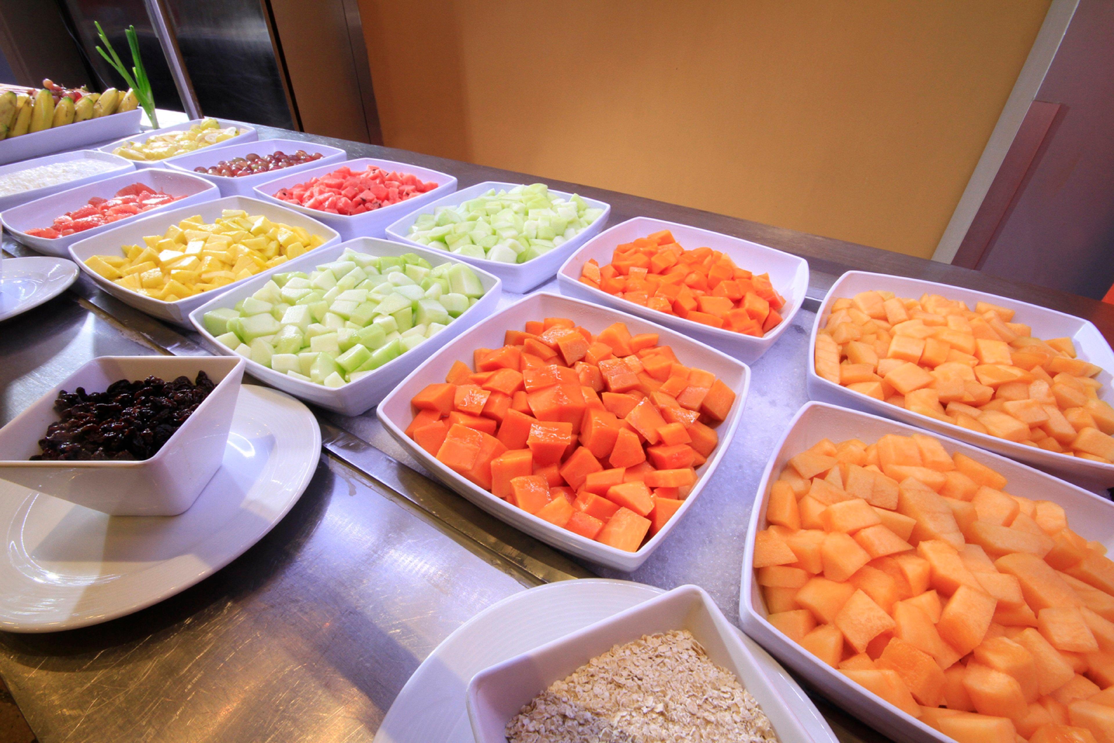 Holiday Inn Monterrey-Parque Fundidora By Ihg Buitenkant foto Fruit salad