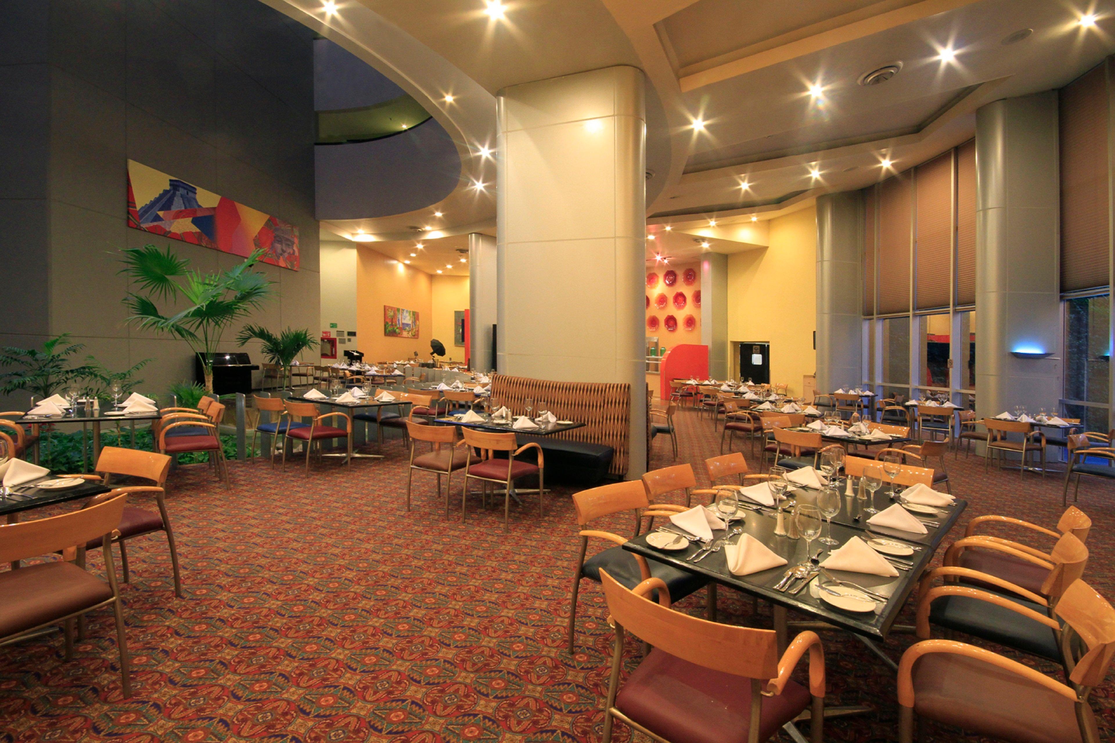 Holiday Inn Monterrey-Parque Fundidora By Ihg Buitenkant foto The restaurant