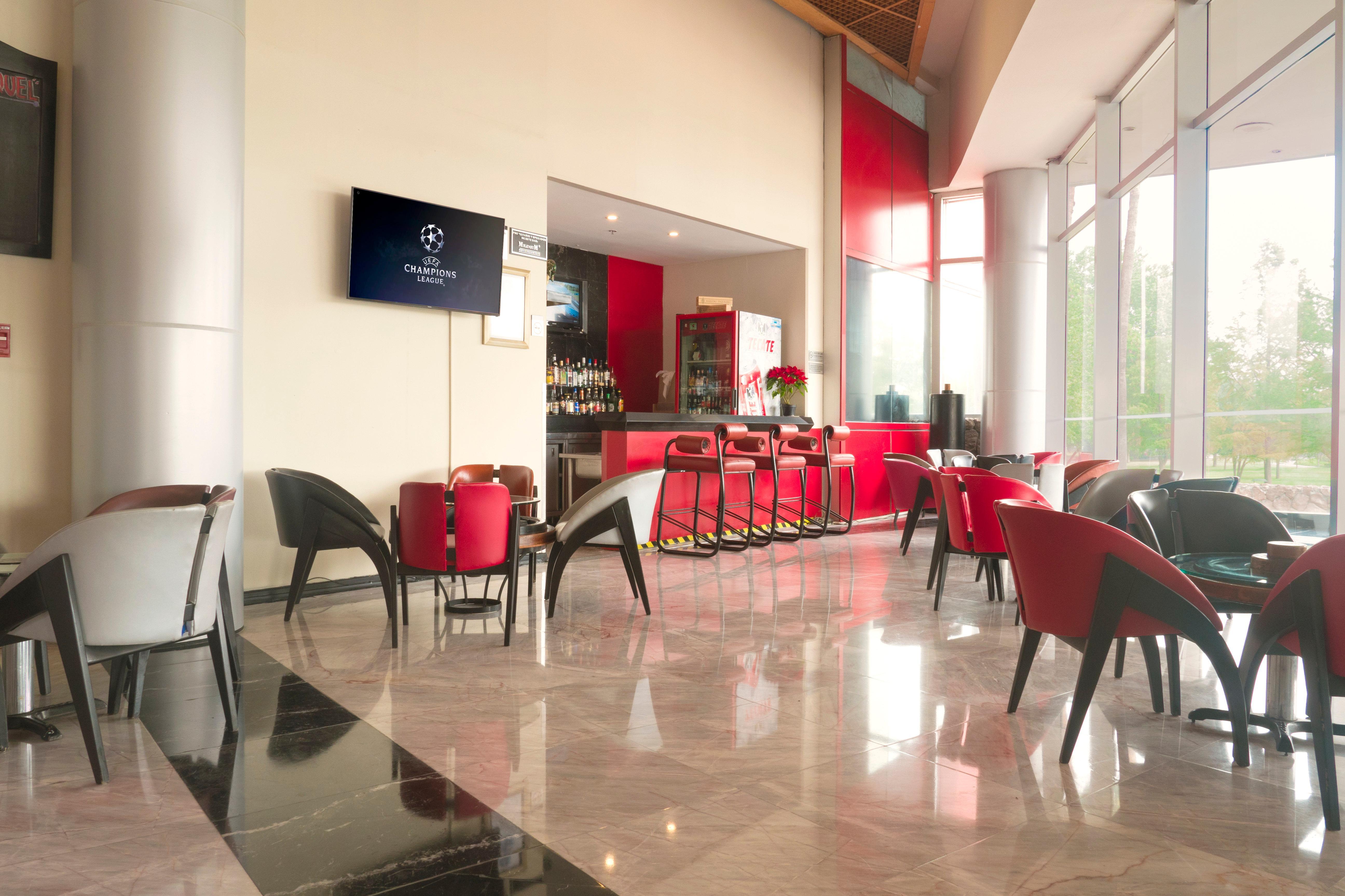 Holiday Inn Monterrey-Parque Fundidora By Ihg Buitenkant foto The lounge at the airport