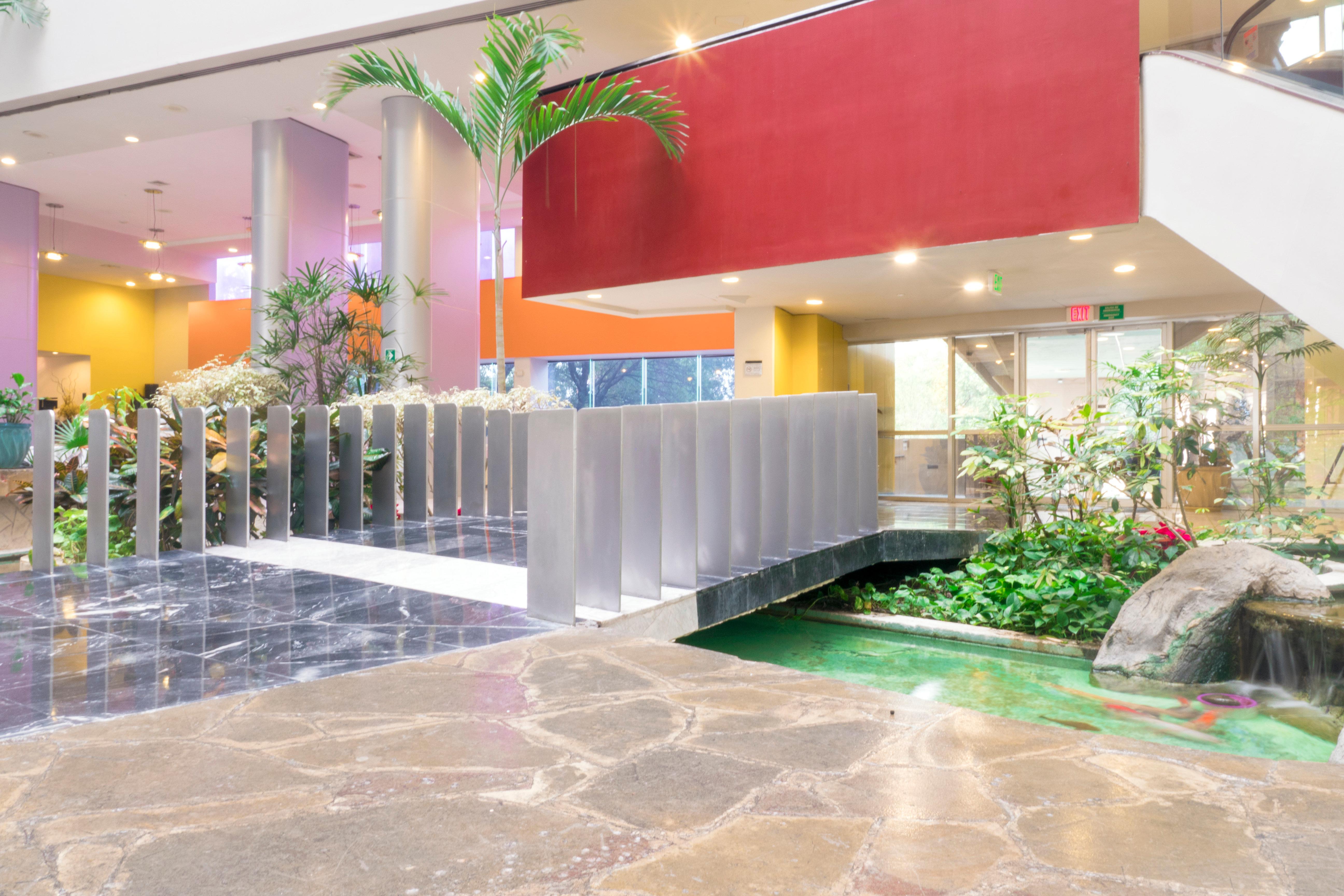 Holiday Inn Monterrey-Parque Fundidora By Ihg Buitenkant foto Lobby