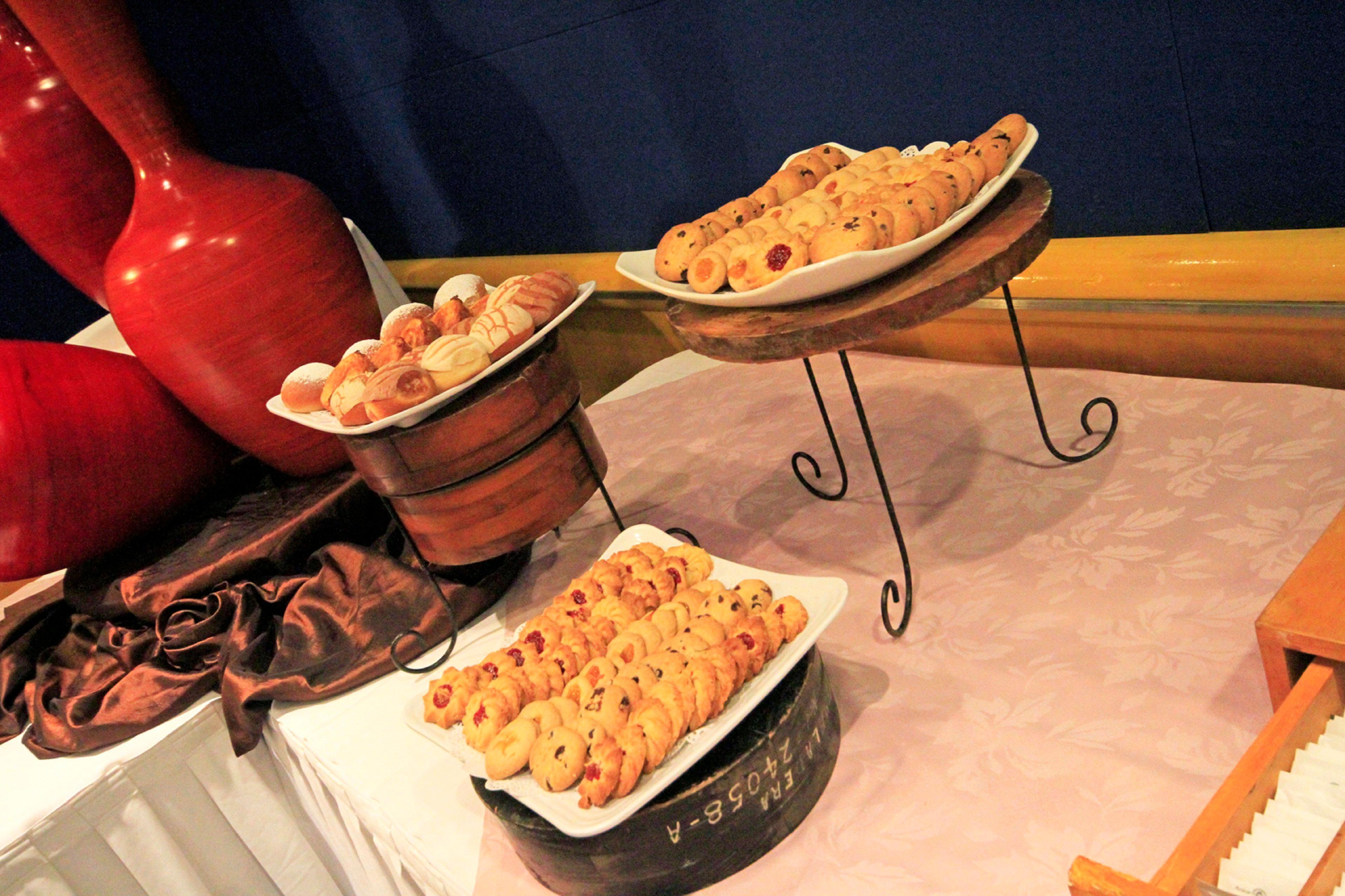 Holiday Inn Monterrey-Parque Fundidora By Ihg Buitenkant foto A selection of canapés
