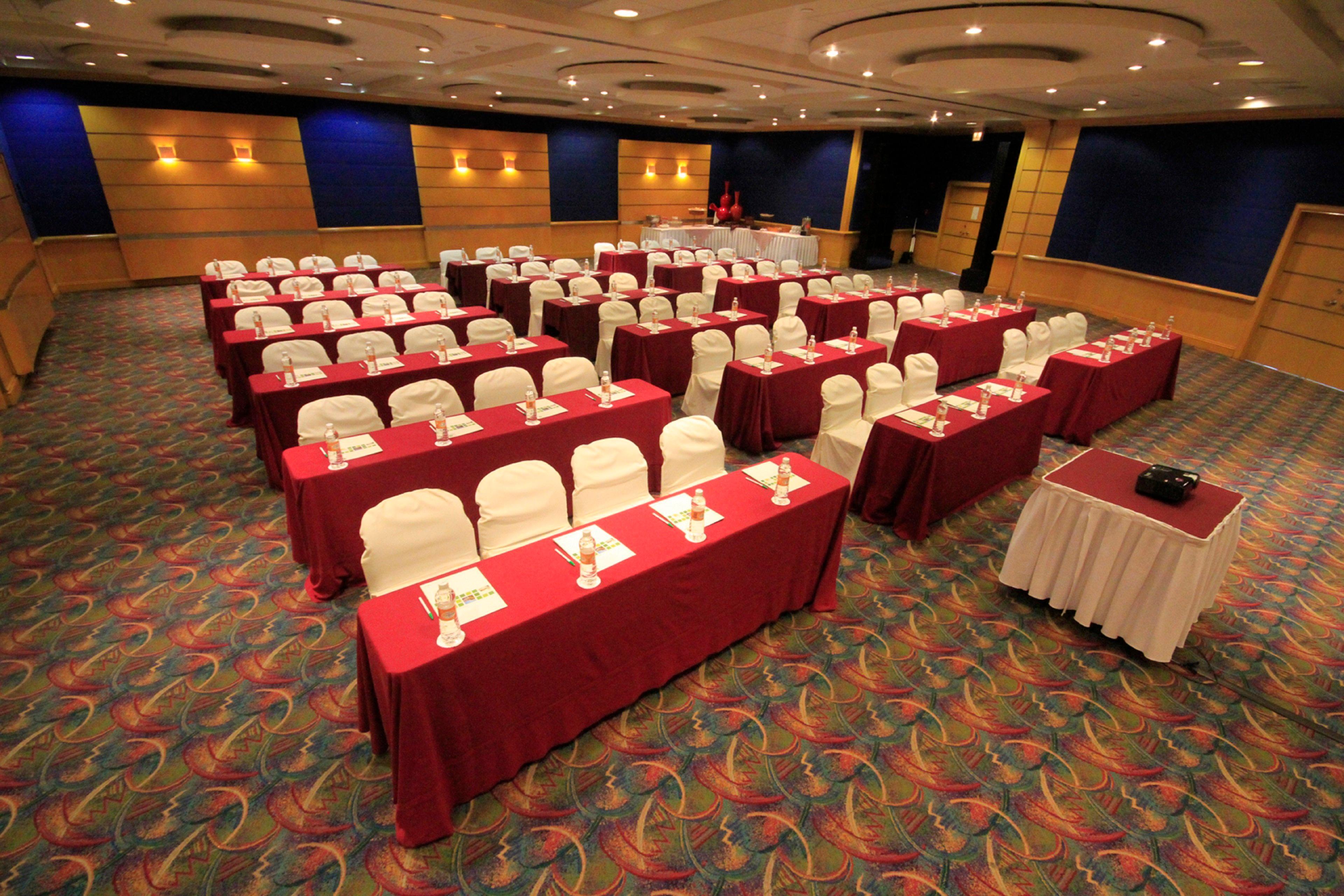 Holiday Inn Monterrey-Parque Fundidora By Ihg Buitenkant foto A meeting room at a hotel