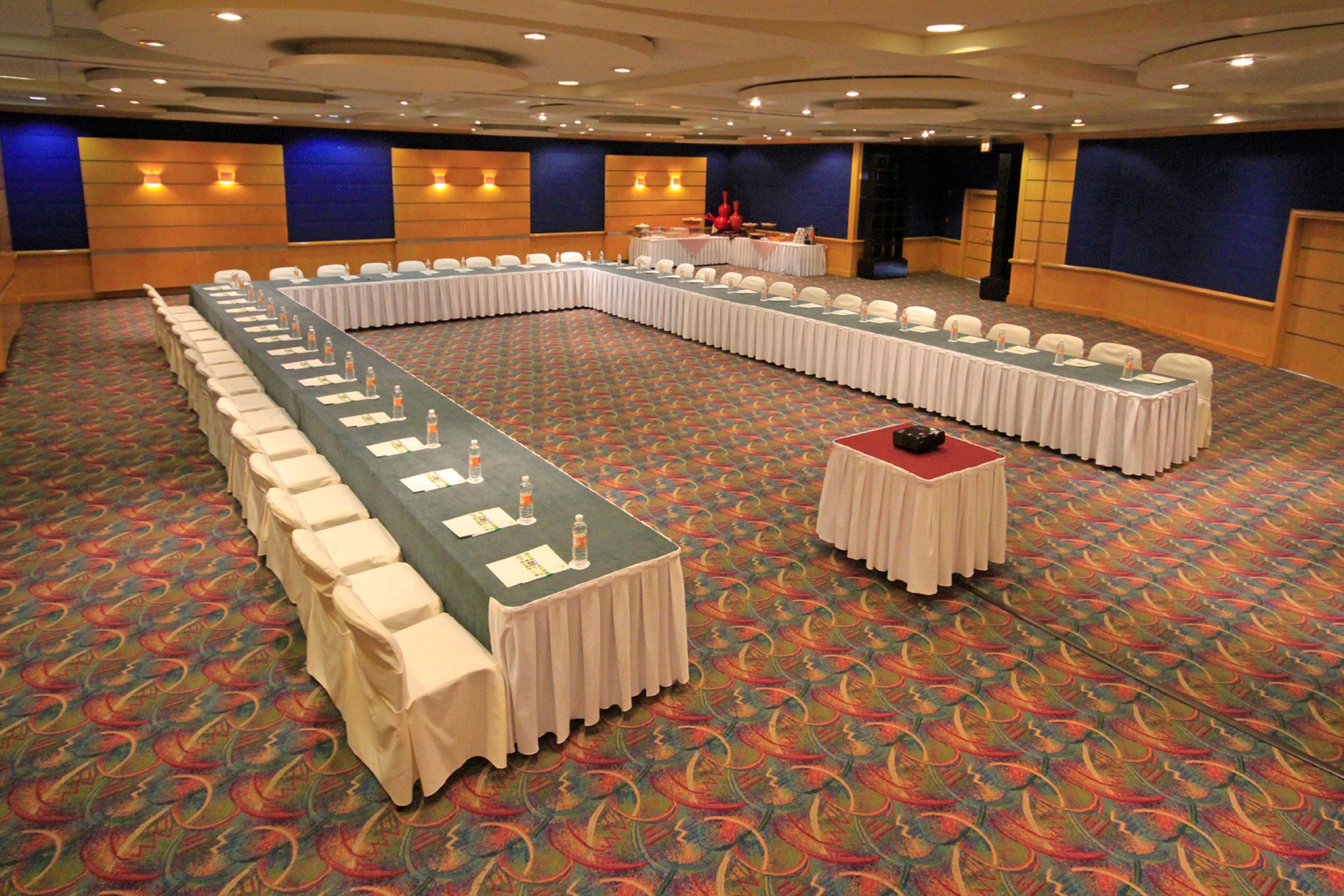 Holiday Inn Monterrey-Parque Fundidora By Ihg Buitenkant foto U-shaped table layout