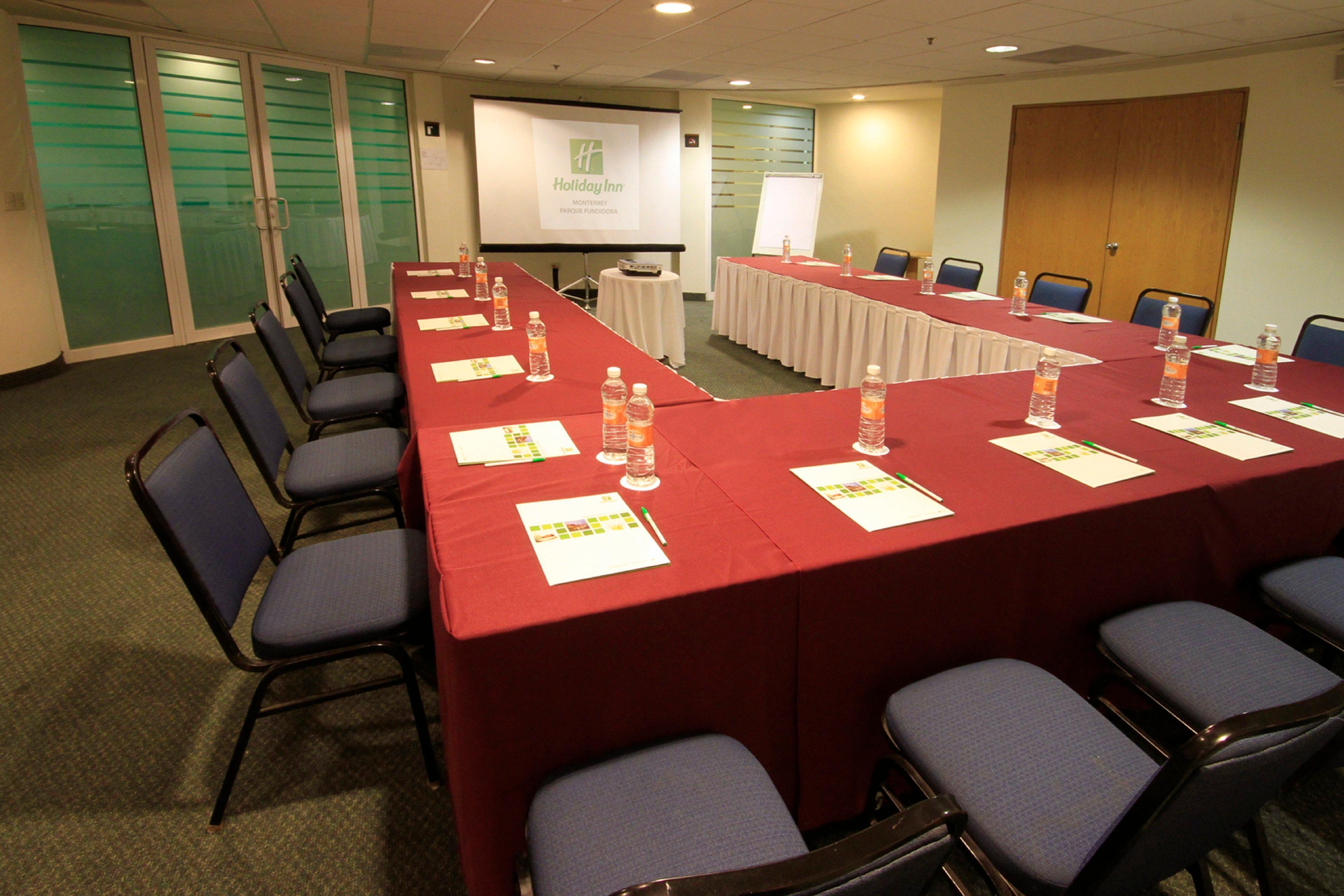Holiday Inn Monterrey-Parque Fundidora By Ihg Buitenkant foto A meeting room at the hotel