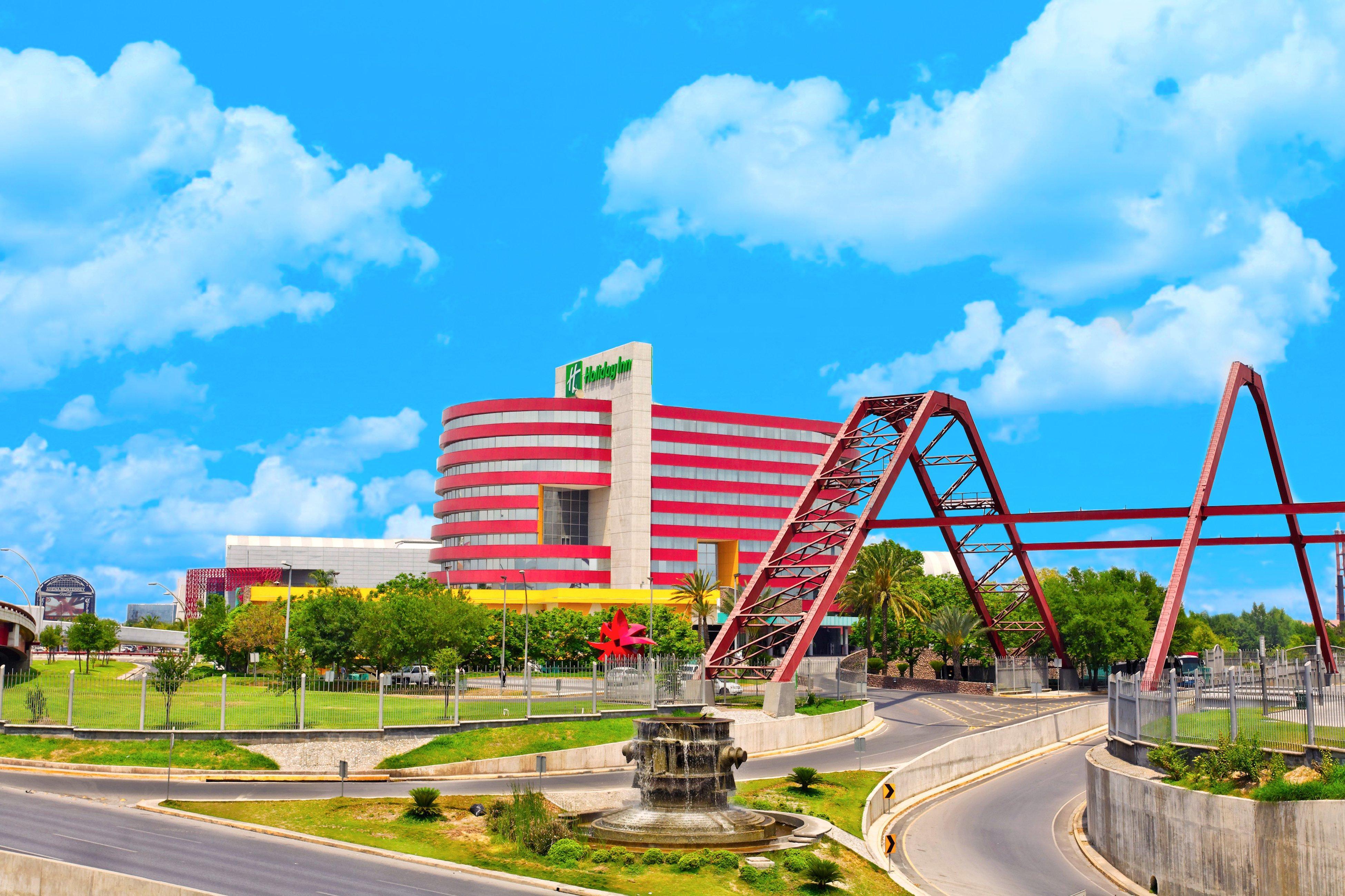 Holiday Inn Monterrey-Parque Fundidora By Ihg Buitenkant foto La Plaza Mall