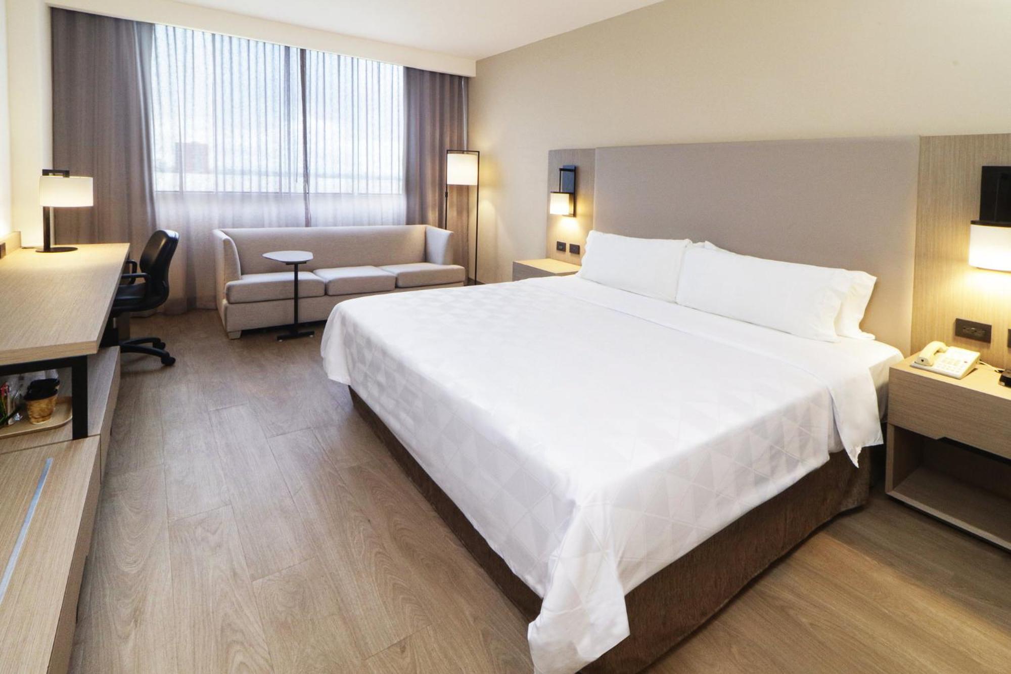 Holiday Inn Monterrey-Parque Fundidora By Ihg Buitenkant foto A room at the hotel