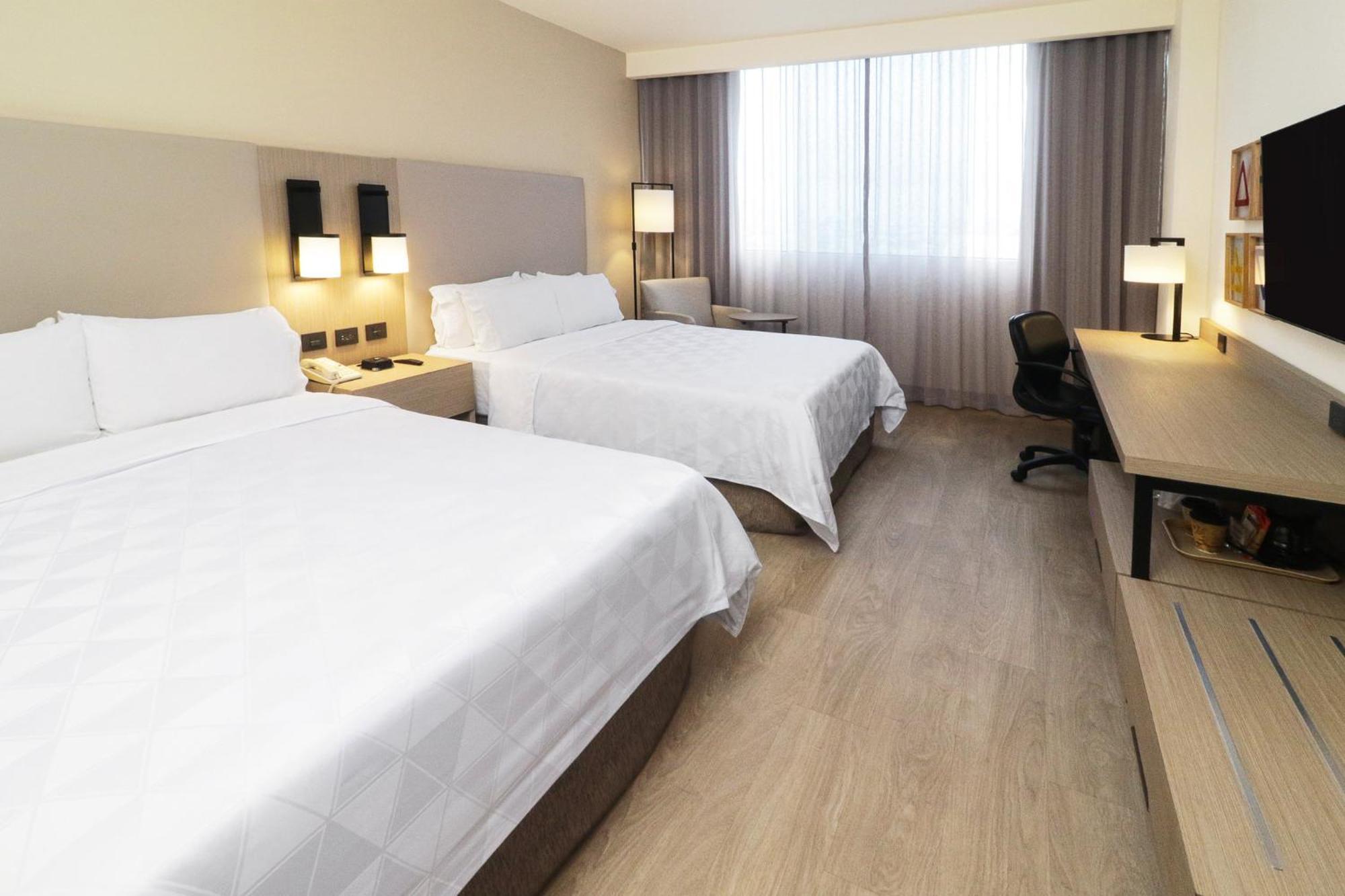 Holiday Inn Monterrey-Parque Fundidora By Ihg Buitenkant foto A room at the hotel