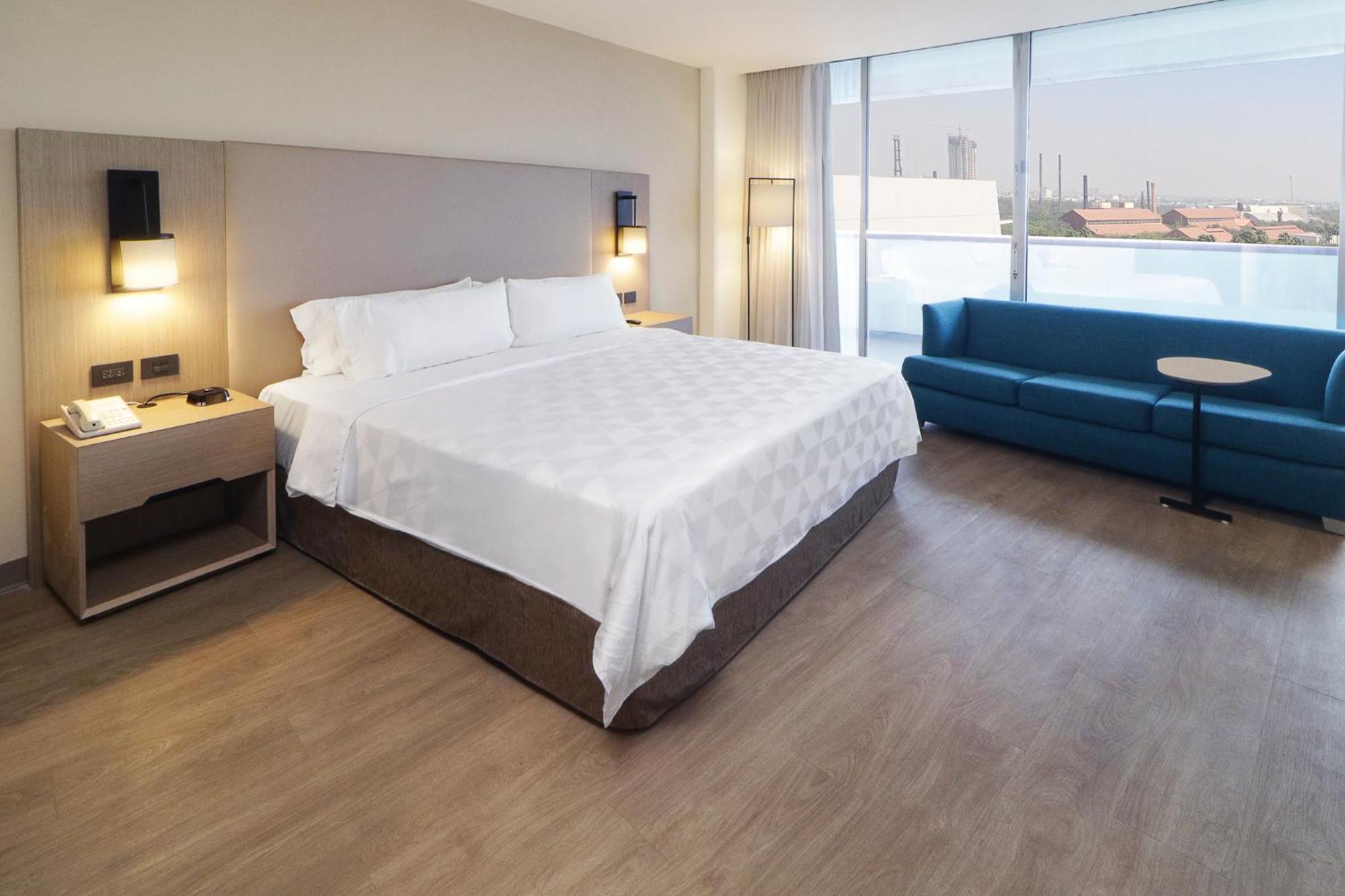 Holiday Inn Monterrey-Parque Fundidora By Ihg Buitenkant foto A room at the Hilton London Heathrow